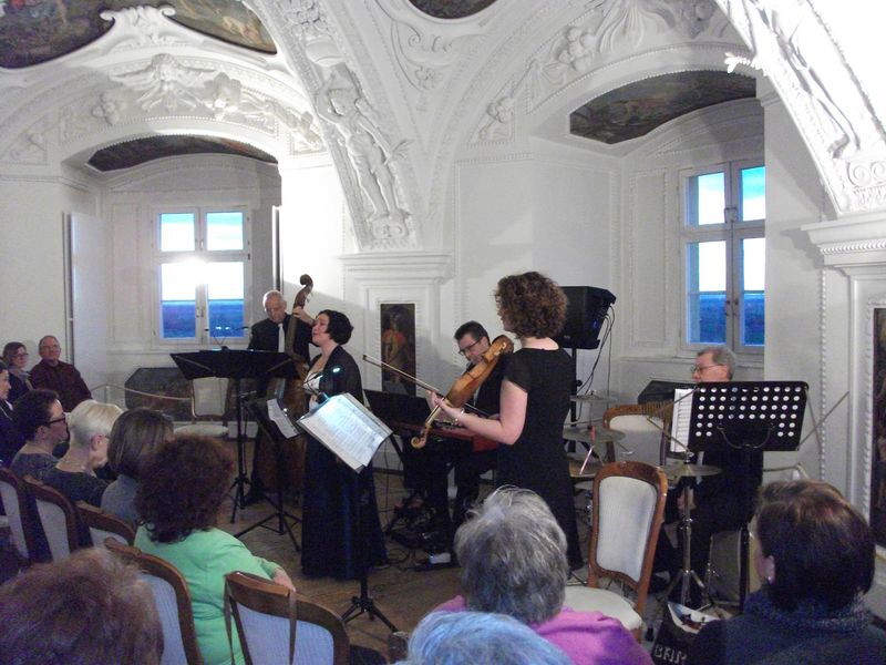 Das Svenja Kruse Schlossensemble im Rondellzimmer